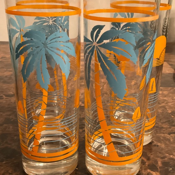 Vintage Mid-Century Palm Tree and Sailboat Glasses Set of 4 1950s - Picture 2 of 3